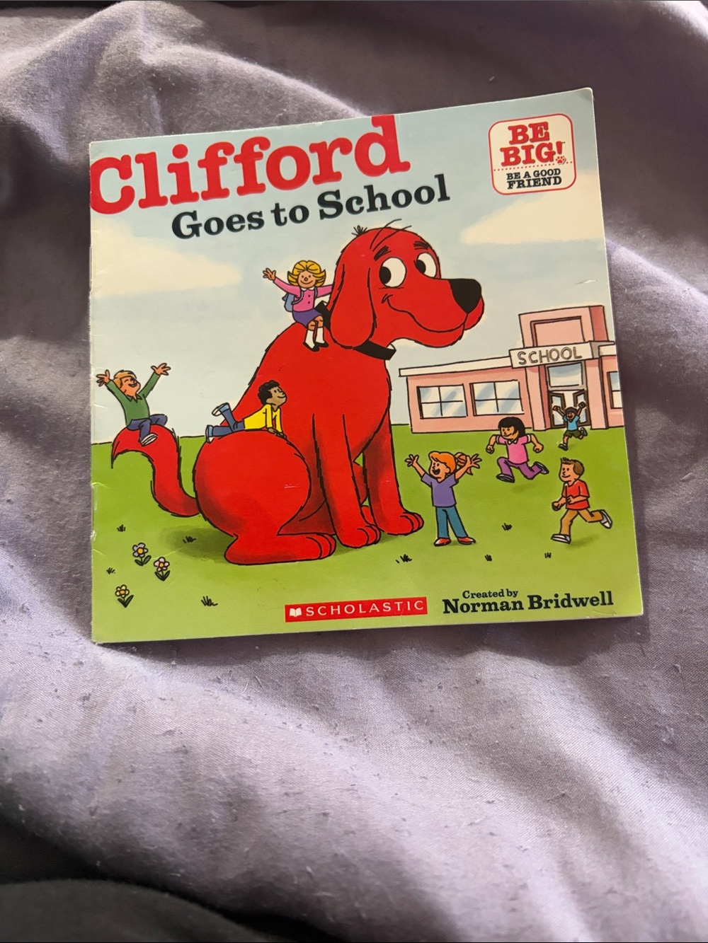 Clifford Goes To Dog School (Clifford 8x8) - Paperback - VERY GOOD